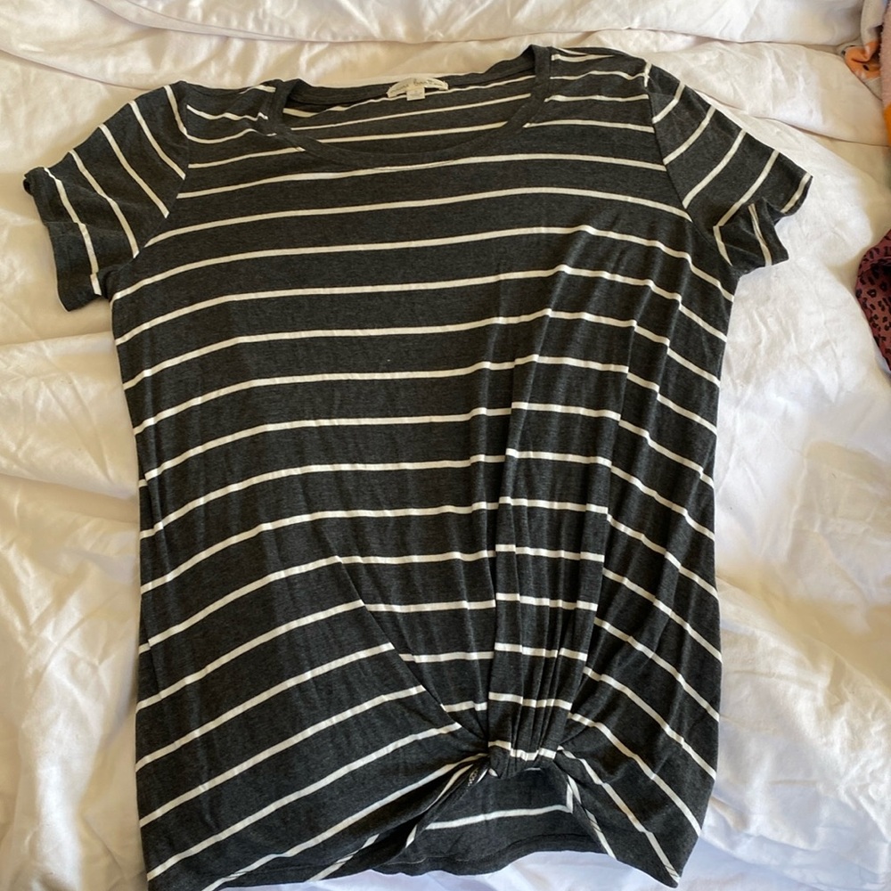 Tie grey and white strips knitted too!